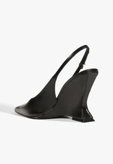 Siena Buckle Leather Pump