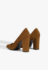 Eleanor Welt Suede Pump