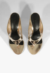 Betsy Sandal