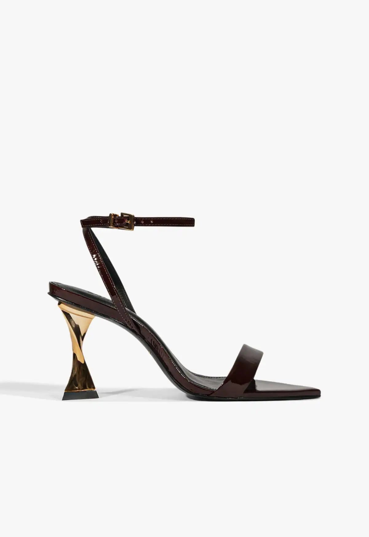 Elisha Sandal